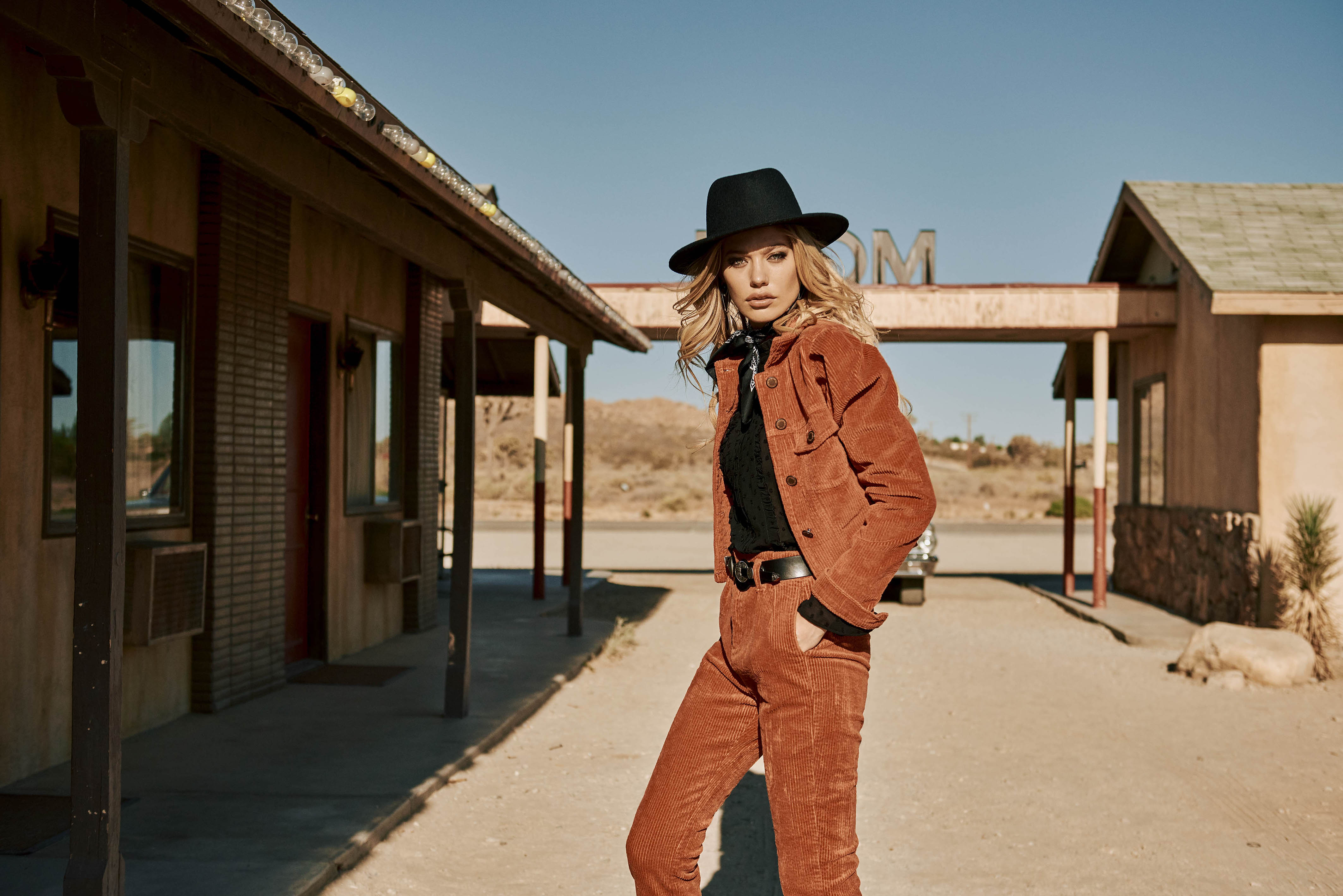 geco nihchke - stylist  (5).jpg